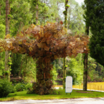 Escultura Voo dos Pássaros do artista Eduardo Srur no Parque Bambuí em Campos do Jordão