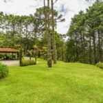 Área Externa do Chalé do Lago no Parque Bambuí em Campos do Jordão