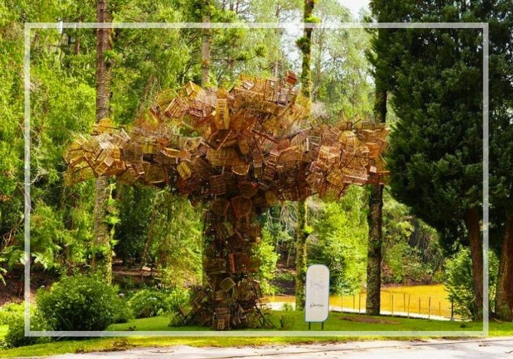 Escultura Voo dos Pássaros de Eduardo Srur no Parque Bambuí - Campos do Jordão