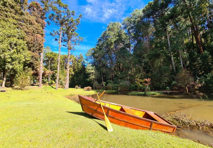Passeio de Barco no Parque Bambuí - Campos do Jordão