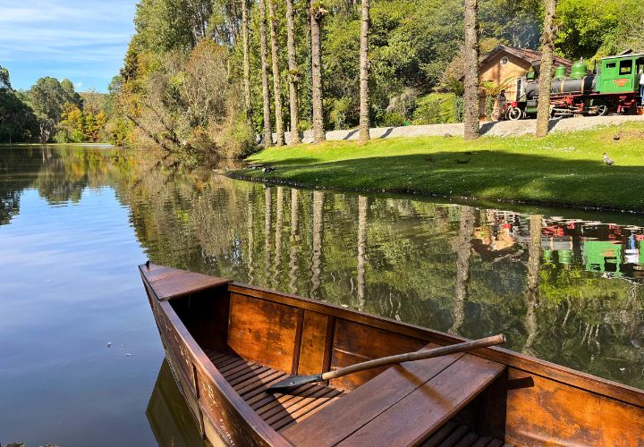 Passeio de Barco no Parque Bambuí - Campos do Jordão